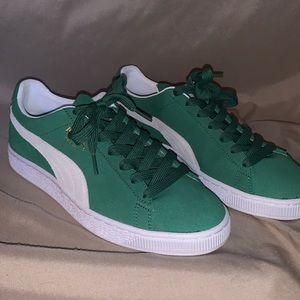 Never Worn Puma Suede Green Shoes